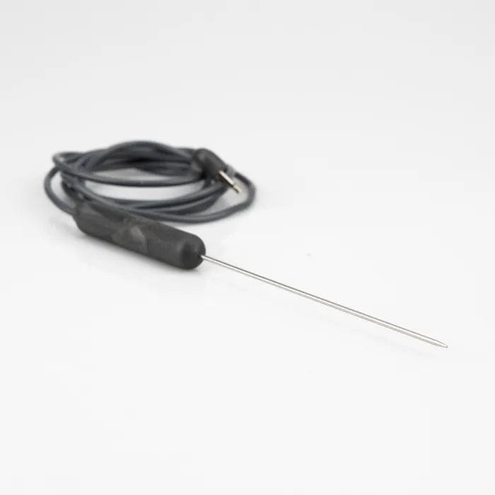 un thermomètre Mini sonde à aiguille pour DOT et ChefAlarm noir avec un fil attaché par Thermometre.fr