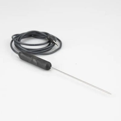 un thermomètre Mini sonde à aiguille pour DOT et ChefAlarm noir avec un fil attaché par Thermometre.fr.