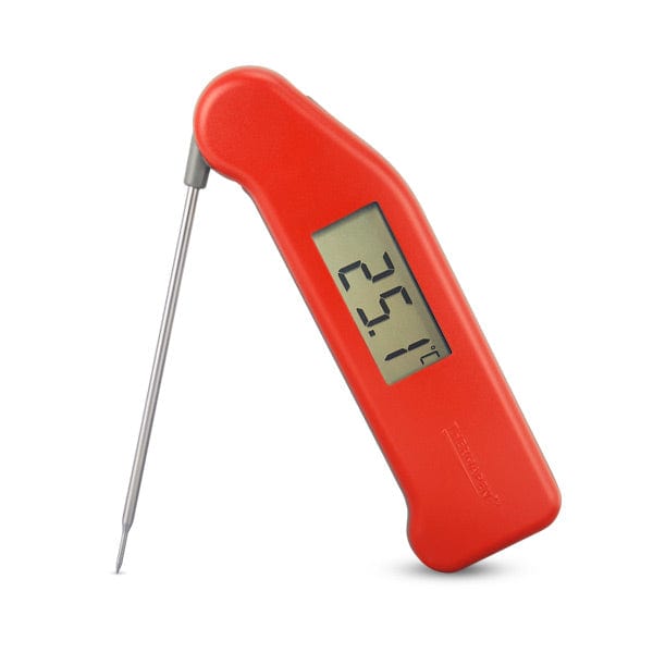 Un thermomètre numérique Thermomètres Thermapen® Classic rouge sur fond blanc.